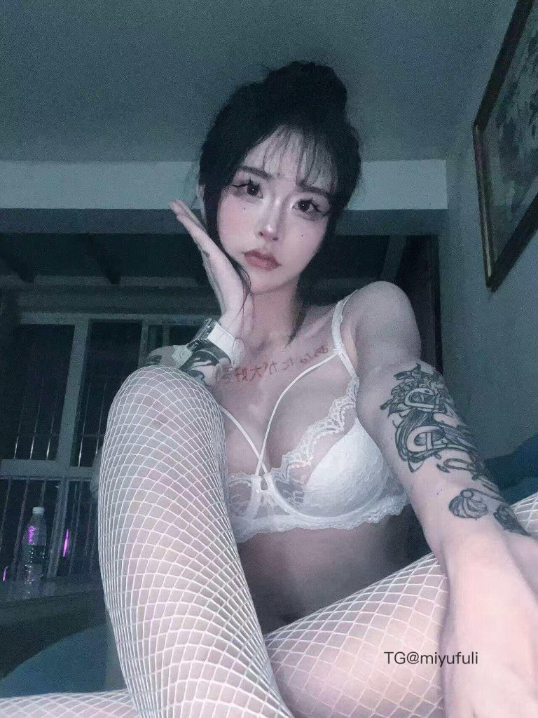 图片[2]-性感母蟑螂